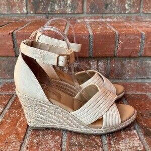 Me Too Bellini in Natural Wedge Sandals Women's Size 9
